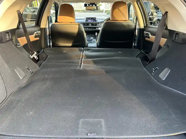 レクサス ＣＴ 200h バージョンL 愛媛県 2014(平26)年 2.2万km マーキュリーグレーマイカ 登録時走行距離:21916km/・ワンオーナー/・サンルーフ/・メーカーオプションナビ/CD/DVD/フルセグTV/MSV/・バックカメラ/・クルーズコントロール/・パドルシフト/・茶革シート/D/Nパワーシート/シートヒーターD/メモリーシート/・ステアリングヒーター/・社外レーダー/・LEDオートライト/・コーナーセンサー/・純正アルミ/・取扱説明書/・スペアキー2本/内1本カードキー/カラーコード：1H9/マーキュリーグレーマイカ