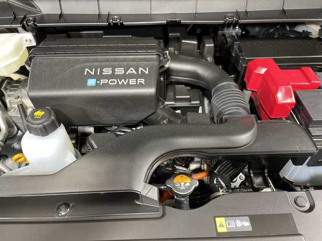 日産 セレナ e－パワー ハイウェイスター V 神奈川県 2025(令7)年 0.1千km プリズムホワイト 純正12.3型HDDナビゲーション/AM FM フルセグ Bluetooth HDMI AppleCarPlay /インテリジェントアラウンドビューモニター/両側パワースライドドア/プロパイロット/アダプティブクルーズコントロール/ブラインドスポットモニター/ETC2.0/ステアリングスイッチ/デジタルインナーミラー/スマートキー/スペアキー/LEDヘッドライト/オートライト/オートマチックハイビーム/純正16インチアルミホイル/レーントレーシングアラート/クリアランスソナー