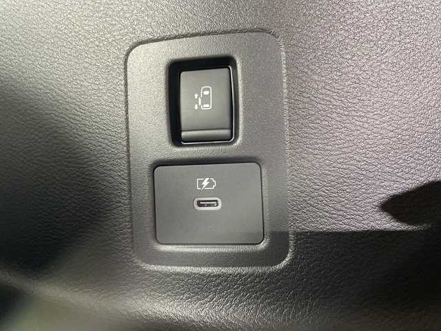 日産 セレナ e－パワー ハイウェイスター V 神奈川県 2025(令7)年 0.1千km プリズムホワイト 純正12.3型HDDナビゲーション/AM FM フルセグ Bluetooth HDMI AppleCarPlay /インテリジェントアラウンドビューモニター/両側パワースライドドア/プロパイロット/アダプティブクルーズコントロール/ブラインドスポットモニター/ETC2.0/ステアリングスイッチ/デジタルインナーミラー/スマートキー/スペアキー/LEDヘッドライト/オートライト/オートマチックハイビーム/純正16インチアルミホイル/レーントレーシングアラート/クリアランスソナー