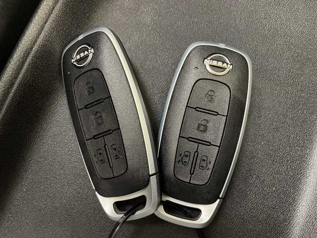 日産 セレナ e－パワー ハイウェイスター V 神奈川県 2025(令7)年 0.1千km プリズムホワイト 純正12.3型HDDナビゲーション/AM FM フルセグ Bluetooth HDMI AppleCarPlay /インテリジェントアラウンドビューモニター/両側パワースライドドア/プロパイロット/アダプティブクルーズコントロール/ブラインドスポットモニター/ETC2.0/ステアリングスイッチ/デジタルインナーミラー/スマートキー/スペアキー/LEDヘッドライト/オートライト/オートマチックハイビーム/純正16インチアルミホイル/レーントレーシングアラート/クリアランスソナー