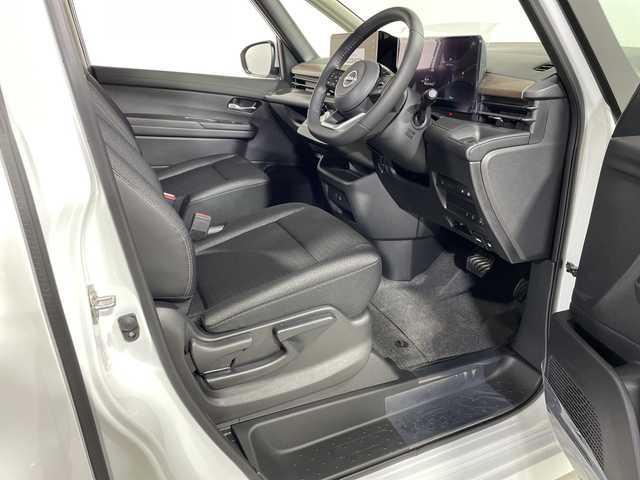 日産 セレナ e－パワー ハイウェイスター V 神奈川県 2025(令7)年 0.1千km プリズムホワイト 純正12.3型HDDナビゲーション/AM FM フルセグ Bluetooth HDMI AppleCarPlay /インテリジェントアラウンドビューモニター/両側パワースライドドア/プロパイロット/アダプティブクルーズコントロール/ブラインドスポットモニター/ETC2.0/ステアリングスイッチ/デジタルインナーミラー/スマートキー/スペアキー/LEDヘッドライト/オートライト/オートマチックハイビーム/純正16インチアルミホイル/レーントレーシングアラート/クリアランスソナー