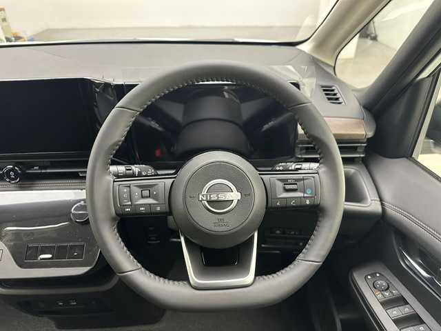 日産 セレナ e－パワー ハイウェイスター V 兵庫県 2025(令7)年 0.1千km パールⅡ 登録済未使用車/純正ディスプレイオーディオ/純正メモリナビ/（Bluetooth/USB/HDMI/フルセグ）/純正ミラー内蔵ドライブレコーダー/アラウンドビューモニター/インテリジェントルームミラー/プロパイロット/エマージェンシーブレーキ/LKA/BSM/ACC/コーナーセンサー/ビルトインETC2.0/両側パワースライドドア/ワイヤレス充電/オートハイビーム/LEDヘッドライト/LEDフォグランプ/純正16インチアルミホイール/スペアキー×１