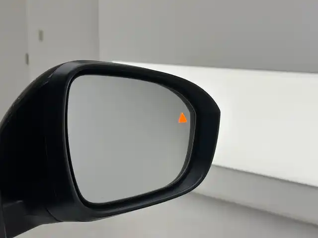 日産 セレナ e－パワー ハイウェイスター V 兵庫県 2025(令7)年 0.1千km パールⅡ 登録済未使用車/純正ディスプレイオーディオ/純正メモリナビ/（Bluetooth/USB/HDMI/フルセグ）/純正ミラー内蔵ドライブレコーダー/アラウンドビューモニター/インテリジェントルームミラー/プロパイロット/エマージェンシーブレーキ/LKA/BSM/ACC/コーナーセンサー/ビルトインETC2.0/両側パワースライドドア/ワイヤレス充電/オートハイビーム/LEDヘッドライト/LEDフォグランプ/純正16インチアルミホイール/スペアキー×１