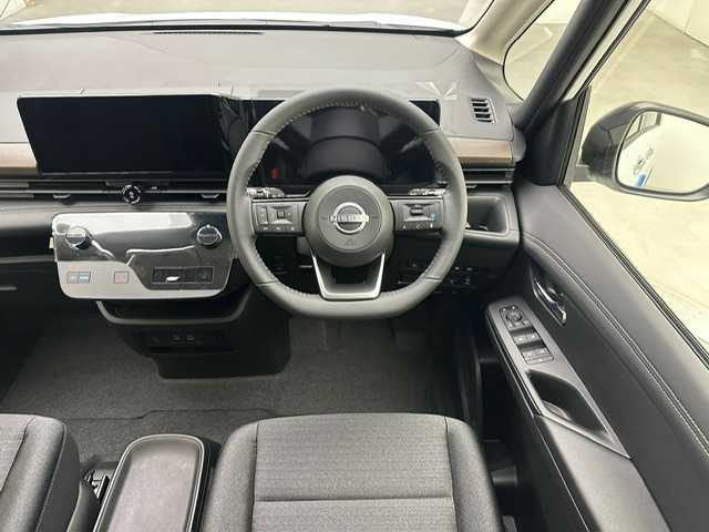 日産 セレナ e－パワー ハイウェイスター V 兵庫県 2025(令7)年 0.1千km パールⅡ 登録済未使用車/純正ディスプレイオーディオ/純正メモリナビ/（Bluetooth/USB/HDMI/フルセグ）/純正ミラー内蔵ドライブレコーダー/アラウンドビューモニター/インテリジェントルームミラー/プロパイロット/エマージェンシーブレーキ/LKA/BSM/ACC/コーナーセンサー/ビルトインETC2.0/両側パワースライドドア/ワイヤレス充電/オートハイビーム/LEDヘッドライト/LEDフォグランプ/純正16インチアルミホイール/スペアキー×１