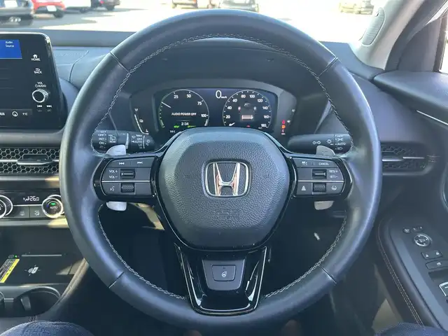 ホンダ ＺＲ－Ｖ ハイブリッド e:HEV Z 岡山県 2024(令6)年 4万km プラチナホワイトパール 登録時走行距離39348km/純正9インチナビ/フルセグTV(AM.FM.TV.BT)/全方位カメラ/ETC2.0/ブラインドスポットモニター/シートヒーター/ステアリングヒーター/クリアランスソナー/衝突軽減ブレーキ/横滑り防止装置/クルーズコントロール(追従走行あり)/車線逸脱警報（レーンキープアシスト）/オートライト/オートマチックハイビーム/アイドリングストップ/電動リアゲート/18インチ純正AW/純正フロアマット/レザーシート/D+N席パワシート/保証書/取扱説明書