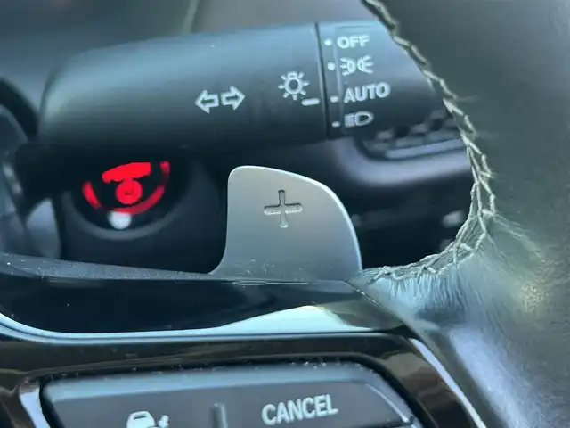 ホンダ ＺＲ－Ｖ ハイブリッド e:HEV Z 岡山県 2024(令6)年 4万km プラチナホワイトパール 登録時走行距離39348km/純正9インチナビ/フルセグTV(AM.FM.TV.BT)/全方位カメラ/ETC2.0/ブラインドスポットモニター/シートヒーター/ステアリングヒーター/クリアランスソナー/衝突軽減ブレーキ/横滑り防止装置/クルーズコントロール(追従走行あり)/車線逸脱警報（レーンキープアシスト）/オートライト/オートマチックハイビーム/アイドリングストップ/電動リアゲート/18インチ純正AW/純正フロアマット/レザーシート/D+N席パワシート/保証書/取扱説明書