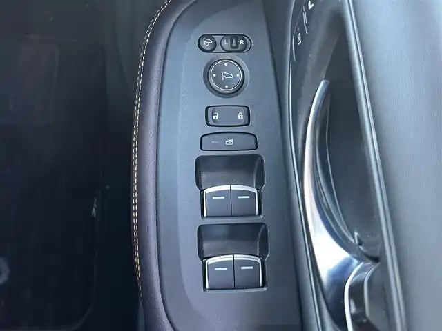 ホンダ ＺＲ－Ｖ ハイブリッド e:HEV Z 岡山県 2024(令6)年 4万km プラチナホワイトパール 登録時走行距離39348km/純正9インチナビ/フルセグTV(AM.FM.TV.BT)/全方位カメラ/ETC2.0/ブラインドスポットモニター/シートヒーター/ステアリングヒーター/クリアランスソナー/衝突軽減ブレーキ/横滑り防止装置/クルーズコントロール(追従走行あり)/車線逸脱警報（レーンキープアシスト）/オートライト/オートマチックハイビーム/アイドリングストップ/電動リアゲート/18インチ純正AW/純正フロアマット/レザーシート/D+N席パワシート/保証書/取扱説明書