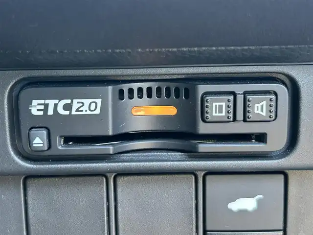 ホンダ ＺＲ－Ｖ ハイブリッド e:HEV Z 岡山県 2024(令6)年 4万km プラチナホワイトパール 登録時走行距離39348km/純正9インチナビ/フルセグTV(AM.FM.TV.BT)/全方位カメラ/ETC2.0/ブラインドスポットモニター/シートヒーター/ステアリングヒーター/クリアランスソナー/衝突軽減ブレーキ/横滑り防止装置/クルーズコントロール(追従走行あり)/車線逸脱警報（レーンキープアシスト）/オートライト/オートマチックハイビーム/アイドリングストップ/電動リアゲート/18インチ純正AW/純正フロアマット/レザーシート/D+N席パワシート/保証書/取扱説明書