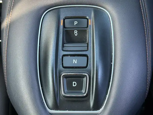 ホンダ ＺＲ－Ｖ ハイブリッド e:HEV Z 岡山県 2024(令6)年 4万km プラチナホワイトパール 登録時走行距離39348km/純正9インチナビ/フルセグTV(AM.FM.TV.BT)/全方位カメラ/ETC2.0/ブラインドスポットモニター/シートヒーター/ステアリングヒーター/クリアランスソナー/衝突軽減ブレーキ/横滑り防止装置/クルーズコントロール(追従走行あり)/車線逸脱警報（レーンキープアシスト）/オートライト/オートマチックハイビーム/アイドリングストップ/電動リアゲート/18インチ純正AW/純正フロアマット/レザーシート/D+N席パワシート/保証書/取扱説明書