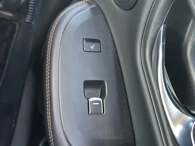 ホンダ ＺＲ－Ｖ ハイブリッド e:HEV Z 岡山県 2024(令6)年 4万km プラチナホワイトパール 登録時走行距離39348km/純正9インチナビ/フルセグTV(AM.FM.TV.BT)/全方位カメラ/ETC2.0/ブラインドスポットモニター/シートヒーター/ステアリングヒーター/クリアランスソナー/衝突軽減ブレーキ/横滑り防止装置/クルーズコントロール(追従走行あり)/車線逸脱警報（レーンキープアシスト）/オートライト/オートマチックハイビーム/アイドリングストップ/電動リアゲート/18インチ純正AW/純正フロアマット/レザーシート/D+N席パワシート/保証書/取扱説明書