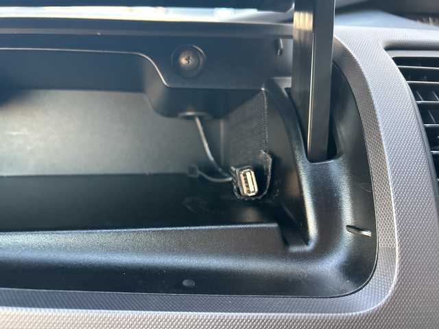 日産 セレナ X Vセレクション 神奈川県 2018(平30)年 4万km ブリリアントシルバー ワンオーナー/純正ディーラーナビ/(CD/DVD/ブルーレイ/SD/USB/BT/フルセグTV)/全方位カメラ/プロパイロット/純正フリップダウンモニター/両側パワースライドドア/エマージェンシーブレーキ/レーンキープアシスト/横滑り防止装置/レーダークルーズコントロール/パーキングアシスト/TVキャンセラー/アイドリングストップ/ビルトインETC/前方ドライブレコーダー/デジタルインナーミラー/純正フロアマット/純正ドアバイザー/ＩＳＯＦＩＸ/スペアキー×1/保証書/取扱説明書