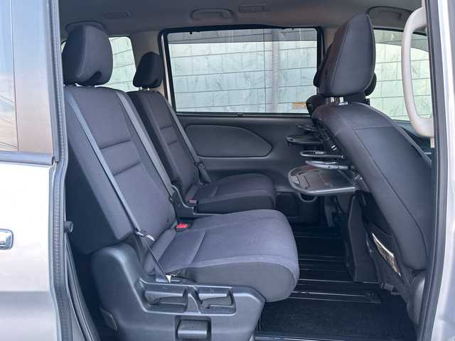 日産 セレナ X Vセレクション 神奈川県 2018(平30)年 4万km ブリリアントシルバー ワンオーナー/純正ディーラーナビ/(CD/DVD/ブルーレイ/SD/USB/BT/フルセグTV)/全方位カメラ/プロパイロット/純正フリップダウンモニター/両側パワースライドドア/エマージェンシーブレーキ/レーンキープアシスト/横滑り防止装置/レーダークルーズコントロール/パーキングアシスト/TVキャンセラー/アイドリングストップ/ビルトインETC/前方ドライブレコーダー/デジタルインナーミラー/純正フロアマット/純正ドアバイザー/ＩＳＯＦＩＸ/スペアキー×1/保証書/取扱説明書