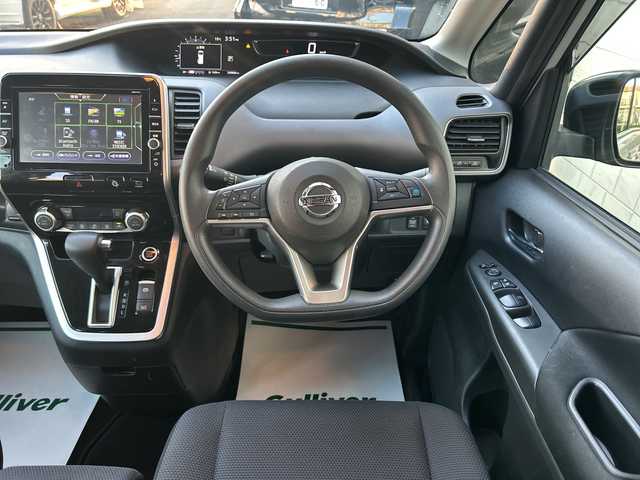 日産 セレナ X Vセレクション 神奈川県 2018(平30)年 4万km ブリリアントシルバー ワンオーナー/純正ディーラーナビ/(CD/DVD/ブルーレイ/SD/USB/BT/フルセグTV)/全方位カメラ/プロパイロット/純正フリップダウンモニター/両側パワースライドドア/エマージェンシーブレーキ/レーンキープアシスト/横滑り防止装置/レーダークルーズコントロール/パーキングアシスト/TVキャンセラー/アイドリングストップ/ビルトインETC/前方ドライブレコーダー/デジタルインナーミラー/純正フロアマット/純正ドアバイザー/ＩＳＯＦＩＸ/スペアキー×1/保証書/取扱説明書