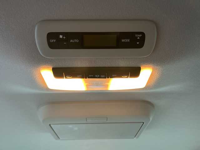 日産 セレナ X Vセレクション 神奈川県 2018(平30)年 4万km ブリリアントシルバー ワンオーナー/純正ディーラーナビ/(CD/DVD/ブルーレイ/SD/USB/BT/フルセグTV)/全方位カメラ/プロパイロット/純正フリップダウンモニター/両側パワースライドドア/エマージェンシーブレーキ/レーンキープアシスト/横滑り防止装置/レーダークルーズコントロール/パーキングアシスト/TVキャンセラー/アイドリングストップ/ビルトインETC/前方ドライブレコーダー/デジタルインナーミラー/純正フロアマット/純正ドアバイザー/ＩＳＯＦＩＸ/スペアキー×1/保証書/取扱説明書