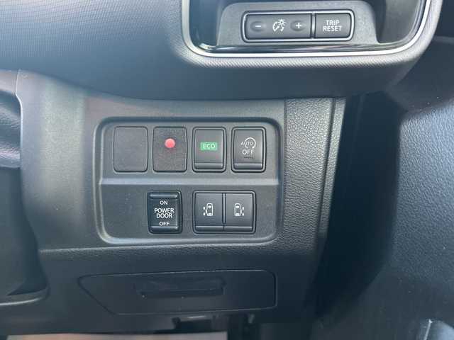 日産 セレナ X Vセレクション 神奈川県 2018(平30)年 4万km ブリリアントシルバー ワンオーナー/純正ディーラーナビ/(CD/DVD/ブルーレイ/SD/USB/BT/フルセグTV)/全方位カメラ/プロパイロット/純正フリップダウンモニター/両側パワースライドドア/エマージェンシーブレーキ/レーンキープアシスト/横滑り防止装置/レーダークルーズコントロール/パーキングアシスト/TVキャンセラー/アイドリングストップ/ビルトインETC/前方ドライブレコーダー/デジタルインナーミラー/純正フロアマット/純正ドアバイザー/ＩＳＯＦＩＸ/スペアキー×1/保証書/取扱説明書