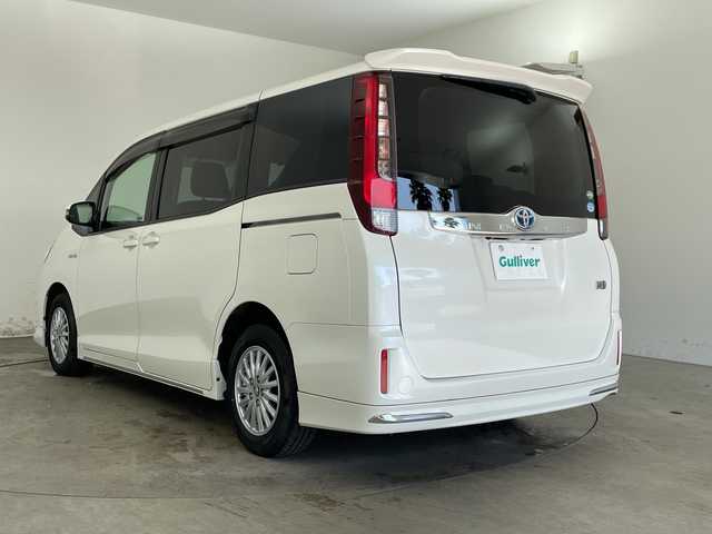 トヨタ ノア ハイブリッド X 兵庫県 2014(平26)年 8.4万km ホワイトパールクリスタルシャイン ・純正9インチナビ（NSZT-Y64T）/CD/DVD/SD/Bluetooth/TV/・バックカメラ/・ビルトインETC/・社外フリップダウンモニター/・ステアリングスイッチ/・フロント、リアエアロ/・LEDヘッドライト/・オートライト/・助手席側パワースライドドア/・純正アルミホイール/・純正フロアマット/・スマートキー