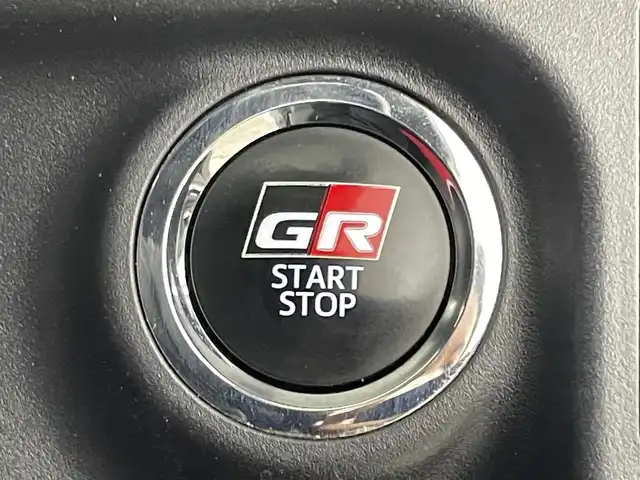トヨタ アクア G GRスポーツ 17インチPKG 福岡県 2018(平30)年 6.6万km シルバーM ＧＲエアロパーツ　/社外ナビ（フルセグＴ）　/バックカメラ　/ＥＴＣ　/前方ドライブレコーダー　/クルーズコントロール　/衝突被害軽減ブレーキ　/レーンキープ　/先行車発進お知らせ　/ＧＲ専用ハーフレザーシート　/ＬＥＤ
