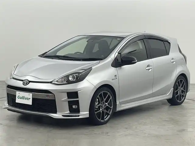 トヨタ アクア G GRスポーツ 17インチPKG 福岡県 2018(平30)年 6.6万km シルバーM ＧＲエアロパーツ　/社外ナビ（フルセグＴ）　/バックカメラ　/ＥＴＣ　/前方ドライブレコーダー　/クルーズコントロール　/衝突被害軽減ブレーキ　/レーンキープ　/先行車発進お知らせ　/ＧＲ専用ハーフレザーシート　/ＬＥＤ
