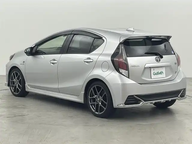トヨタ アクア G GRスポーツ 17インチPKG 福岡県 2018(平30)年 6.6万km シルバーM ＧＲエアロパーツ　/社外ナビ（フルセグＴ）　/バックカメラ　/ＥＴＣ　/前方ドライブレコーダー　/クルーズコントロール　/衝突被害軽減ブレーキ　/レーンキープ　/先行車発進お知らせ　/ＧＲ専用ハーフレザーシート　/ＬＥＤ