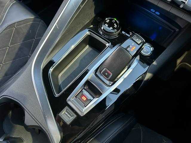 プジョー ３００８ GT ブルー HDi 埼玉県 2018(平30)年 6.7万km 白Ⅱ ハーフレザーシート/ＡＣＣ/純正ナビゲーションシステム/(Bluetooth/USB/フルセグ)/バックカメラ/電動リアゲート/純正１８インチアルミホイール/ＥＴＣ/ドライブレコーダー