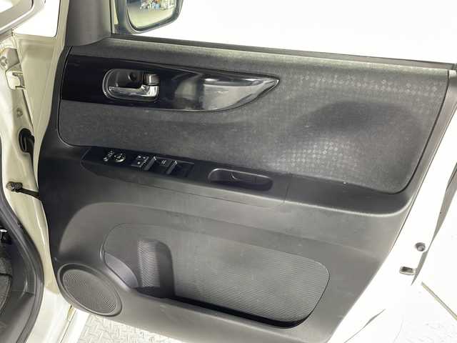 ホンダ Ｎ ＢＯＸ カスタム G SSパッケージ 沖縄県 2017(平29)年 3.6万km プレミアムホワイトパールⅡ 禁煙車/両側パワースライドドア/純正メモリナビ/ CD/DVD/SD/BT/フルセグTV/バックカメラ　/ステアリングリモコン/ビルトインETC/前席シートヒーター/オートライト/フォグランプ/電動格納ミラー/社外15インチAW/純正フロアマット/プッシュスタート/スマートキー/スペアキー/取扱説明書