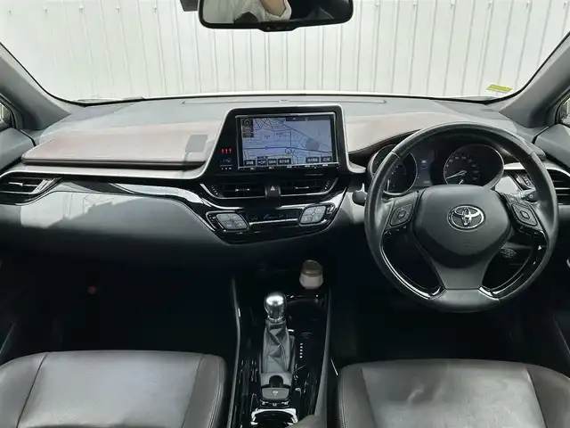トヨタ Ｃ－ＨＲ G 群馬県 2017(平29)年 3.6万km ホワイトパールクリスタルシャイン 純正SDナビ/（CD/DVD/SD/Bluetooth/FM/AM/フルセグTV）/クルーズコントロール/純正前方ドラレコ（DRT-H66A）/バックカメラ/前席シートヒーター・エアシート/衝突被害軽減ブレーキ/レーンキープアシスト/ブラインドスポットモニター/LEDヘッドライト/オートライト/電子パーキング/オートブレーキホールド/プッシュスタート/純正18インチアルミホイール/純正フロアマット/純正ETC/自動防眩ミラー/保証書/取扱説明書/スペアキー