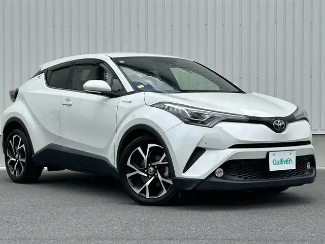 トヨタ Ｃ－ＨＲ G 群馬県 2017(平29)年 3.6万km ホワイトパールクリスタルシャイン 純正SDナビ/（CD/DVD/SD/Bluetooth/FM/AM/フルセグTV）/クルーズコントロール/純正前方ドラレコ（DRT-H66A）/バックカメラ/前席シートヒーター・エアシート/衝突被害軽減ブレーキ/レーンキープアシスト/ブラインドスポットモニター/LEDヘッドライト/オートライト/電子パーキング/オートブレーキホールド/プッシュスタート/純正18インチアルミホイール/純正フロアマット/純正ETC/自動防眩ミラー/保証書/取扱説明書/スペアキー