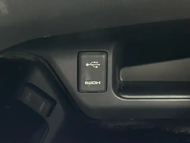 トヨタ Ｃ－ＨＲ G 群馬県 2017(平29)年 3.6万km ホワイトパールクリスタルシャイン 純正SDナビ/（CD/DVD/SD/Bluetooth/FM/AM/フルセグTV）/クルーズコントロール/純正前方ドラレコ（DRT-H66A）/バックカメラ/前席シートヒーター・エアシート/衝突被害軽減ブレーキ/レーンキープアシスト/ブラインドスポットモニター/LEDヘッドライト/オートライト/電子パーキング/オートブレーキホールド/プッシュスタート/純正18インチアルミホイール/純正フロアマット/純正ETC/自動防眩ミラー/保証書/取扱説明書/スペアキー