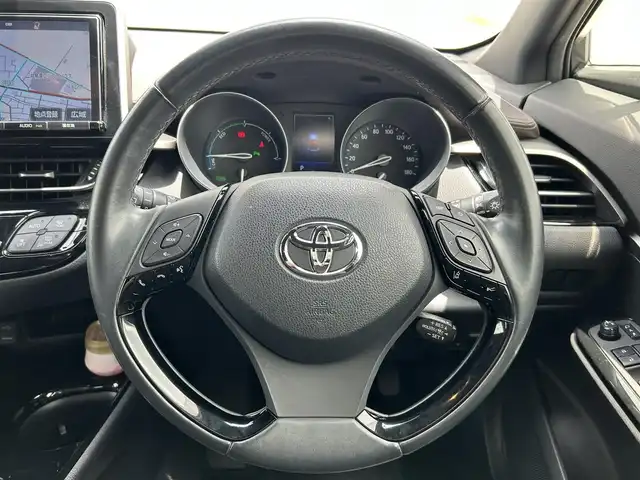 トヨタ Ｃ－ＨＲ G 群馬県 2017(平29)年 3.6万km ホワイトパールクリスタルシャイン 純正SDナビ/（CD/DVD/SD/Bluetooth/FM/AM/フルセグTV）/クルーズコントロール/純正前方ドラレコ（DRT-H66A）/バックカメラ/前席シートヒーター・エアシート/衝突被害軽減ブレーキ/レーンキープアシスト/ブラインドスポットモニター/LEDヘッドライト/オートライト/電子パーキング/オートブレーキホールド/プッシュスタート/純正18インチアルミホイール/純正フロアマット/純正ETC/自動防眩ミラー/保証書/取扱説明書/スペアキー