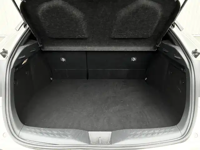 トヨタ Ｃ－ＨＲ G 群馬県 2017(平29)年 3.6万km ホワイトパールクリスタルシャイン 純正SDナビ/（CD/DVD/SD/Bluetooth/FM/AM/フルセグTV）/クルーズコントロール/純正前方ドラレコ（DRT-H66A）/バックカメラ/前席シートヒーター・エアシート/衝突被害軽減ブレーキ/レーンキープアシスト/ブラインドスポットモニター/LEDヘッドライト/オートライト/電子パーキング/オートブレーキホールド/プッシュスタート/純正18インチアルミホイール/純正フロアマット/純正ETC/自動防眩ミラー/保証書/取扱説明書/スペアキー