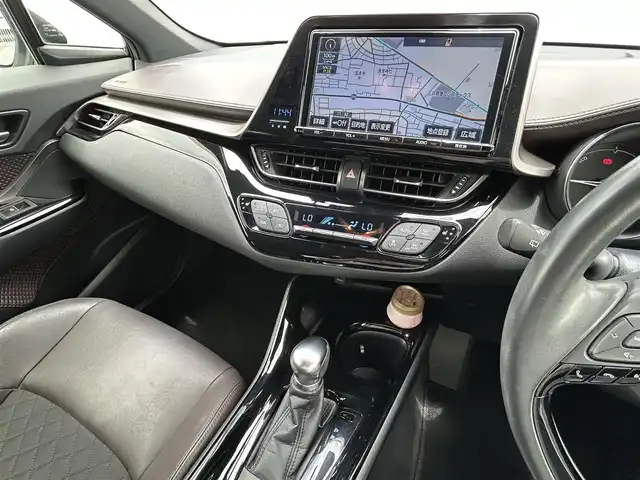 トヨタ Ｃ－ＨＲ G 群馬県 2017(平29)年 3.6万km ホワイトパールクリスタルシャイン 純正SDナビ/（CD/DVD/SD/Bluetooth/FM/AM/フルセグTV）/クルーズコントロール/純正前方ドラレコ（DRT-H66A）/バックカメラ/前席シートヒーター・エアシート/衝突被害軽減ブレーキ/レーンキープアシスト/ブラインドスポットモニター/LEDヘッドライト/オートライト/電子パーキング/オートブレーキホールド/プッシュスタート/純正18インチアルミホイール/純正フロアマット/純正ETC/自動防眩ミラー/保証書/取扱説明書/スペアキー