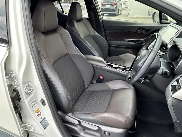 トヨタ Ｃ－ＨＲ G 群馬県 2017(平29)年 3.6万km ホワイトパールクリスタルシャイン 純正SDナビ/（CD/DVD/SD/Bluetooth/FM/AM/フルセグTV）/クルーズコントロール/純正前方ドラレコ（DRT-H66A）/バックカメラ/前席シートヒーター・エアシート/衝突被害軽減ブレーキ/レーンキープアシスト/ブラインドスポットモニター/LEDヘッドライト/オートライト/電子パーキング/オートブレーキホールド/プッシュスタート/純正18インチアルミホイール/純正フロアマット/純正ETC/自動防眩ミラー/保証書/取扱説明書/スペアキー