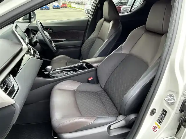 トヨタ Ｃ－ＨＲ G 群馬県 2017(平29)年 3.6万km ホワイトパールクリスタルシャイン 純正SDナビ/（CD/DVD/SD/Bluetooth/FM/AM/フルセグTV）/クルーズコントロール/純正前方ドラレコ（DRT-H66A）/バックカメラ/前席シートヒーター・エアシート/衝突被害軽減ブレーキ/レーンキープアシスト/ブラインドスポットモニター/LEDヘッドライト/オートライト/電子パーキング/オートブレーキホールド/プッシュスタート/純正18インチアルミホイール/純正フロアマット/純正ETC/自動防眩ミラー/保証書/取扱説明書/スペアキー