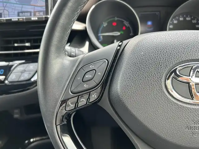 トヨタ Ｃ－ＨＲ G 群馬県 2017(平29)年 3.6万km ホワイトパールクリスタルシャイン 純正SDナビ/（CD/DVD/SD/Bluetooth/FM/AM/フルセグTV）/クルーズコントロール/純正前方ドラレコ（DRT-H66A）/バックカメラ/前席シートヒーター・エアシート/衝突被害軽減ブレーキ/レーンキープアシスト/ブラインドスポットモニター/LEDヘッドライト/オートライト/電子パーキング/オートブレーキホールド/プッシュスタート/純正18インチアルミホイール/純正フロアマット/純正ETC/自動防眩ミラー/保証書/取扱説明書/スペアキー