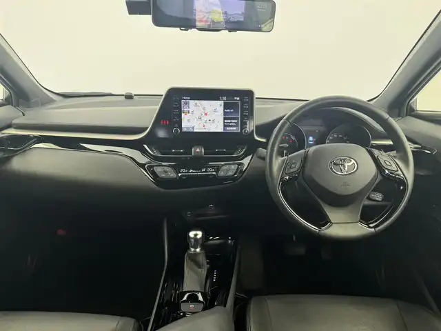 トヨタ Ｃ－ＨＲ G モード ネロ セーフティプラス 愛知県 2021(令3)年 5.5万km ホワイトパールクリスタルシャイン 純正コネクテッドナビ付ディスプレイオーディオ/パノラミックビューモニター/ドライブレコーダー連動デジタルインナーミラー/ビルトインETC2.0/ハーフレザーシート/シートヒーター（前席）/純正フロアマット/純正18インチアルミホイール/ブラインドスポットモニター/トヨタセーフティセンス/　　・プリクラッシュセーフティ/　　・レーダークルーズコントロール/　　・レーントレーシングアシスト/　　・レーンディバーチャーアラート/　　・ロードサインアシスト/　　・オートマチックハイビーム/インテリジェントクリアランスソナー/リヤクロストラフィックオートブレーキ/LEDヘッドライト/メーカーオプションボディカラー（ホワイトパールクリスタルシャイン）/スマートキー