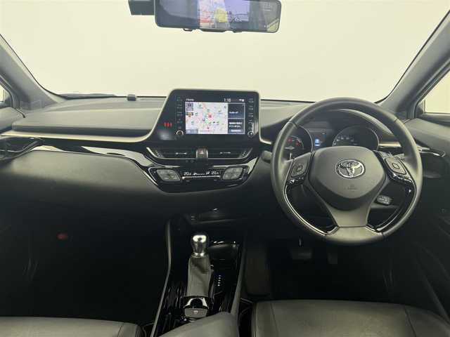 トヨタ Ｃ－ＨＲ G モード ネロ セーフティプラス 愛知県 2021(令3)年 5.5万km ホワイトパールクリスタルシャイン 純正コネクテッドナビ付ディスプレイオーディオ/パノラミックビューモニター/ドライブレコーダー連動デジタルインナーミラー/ビルトインETC2.0/ハーフレザーシート/シートヒーター（前席）/純正フロアマット/純正18インチアルミホイール/ブラインドスポットモニター/トヨタセーフティセンス/　　・プリクラッシュセーフティ/　　・レーダークルーズコントロール/　　・レーントレーシングアシスト/　　・レーンディバーチャーアラート/　　・ロードサインアシスト/　　・オートマチックハイビーム/インテリジェントクリアランスソナー/リヤクロストラフィックオートブレーキ/LEDヘッドライト/メーカーオプションボディカラー（ホワイトパールクリスタルシャイン）/スマートキー
