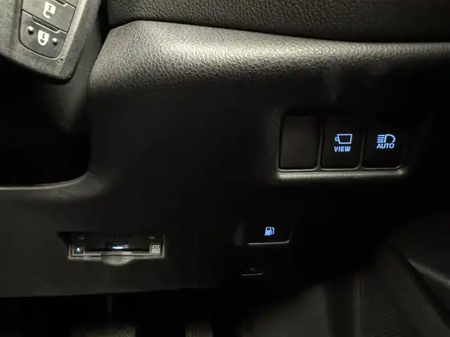 トヨタ Ｃ－ＨＲ G モード ネロ セーフティプラス 愛知県 2021(令3)年 5.5万km ホワイトパールクリスタルシャイン 純正コネクテッドナビ付ディスプレイオーディオ/パノラミックビューモニター/ドライブレコーダー連動デジタルインナーミラー/ビルトインETC2.0/ハーフレザーシート/シートヒーター（前席）/純正フロアマット/純正18インチアルミホイール/ブラインドスポットモニター/トヨタセーフティセンス/　　・プリクラッシュセーフティ/　　・レーダークルーズコントロール/　　・レーントレーシングアシスト/　　・レーンディバーチャーアラート/　　・ロードサインアシスト/　　・オートマチックハイビーム/インテリジェントクリアランスソナー/リヤクロストラフィックオートブレーキ/LEDヘッドライト/メーカーオプションボディカラー（ホワイトパールクリスタルシャイン）/スマートキー