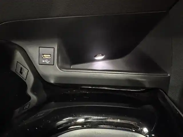 トヨタ Ｃ－ＨＲ G モード ネロ セーフティプラス 愛知県 2021(令3)年 5.5万km ホワイトパールクリスタルシャイン 純正コネクテッドナビ付ディスプレイオーディオ/パノラミックビューモニター/ドライブレコーダー連動デジタルインナーミラー/ビルトインETC2.0/ハーフレザーシート/シートヒーター（前席）/純正フロアマット/純正18インチアルミホイール/ブラインドスポットモニター/トヨタセーフティセンス/　　・プリクラッシュセーフティ/　　・レーダークルーズコントロール/　　・レーントレーシングアシスト/　　・レーンディバーチャーアラート/　　・ロードサインアシスト/　　・オートマチックハイビーム/インテリジェントクリアランスソナー/リヤクロストラフィックオートブレーキ/LEDヘッドライト/メーカーオプションボディカラー（ホワイトパールクリスタルシャイン）/スマートキー