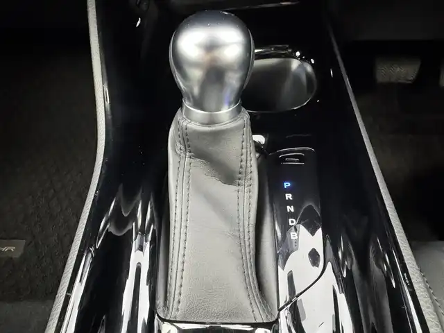 トヨタ Ｃ－ＨＲ G モード ネロ セーフティプラス 愛知県 2021(令3)年 5.5万km ホワイトパールクリスタルシャイン 純正コネクテッドナビ付ディスプレイオーディオ/パノラミックビューモニター/ドライブレコーダー連動デジタルインナーミラー/ビルトインETC2.0/ハーフレザーシート/シートヒーター（前席）/純正フロアマット/純正18インチアルミホイール/ブラインドスポットモニター/トヨタセーフティセンス/　　・プリクラッシュセーフティ/　　・レーダークルーズコントロール/　　・レーントレーシングアシスト/　　・レーンディバーチャーアラート/　　・ロードサインアシスト/　　・オートマチックハイビーム/インテリジェントクリアランスソナー/リヤクロストラフィックオートブレーキ/LEDヘッドライト/メーカーオプションボディカラー（ホワイトパールクリスタルシャイン）/スマートキー
