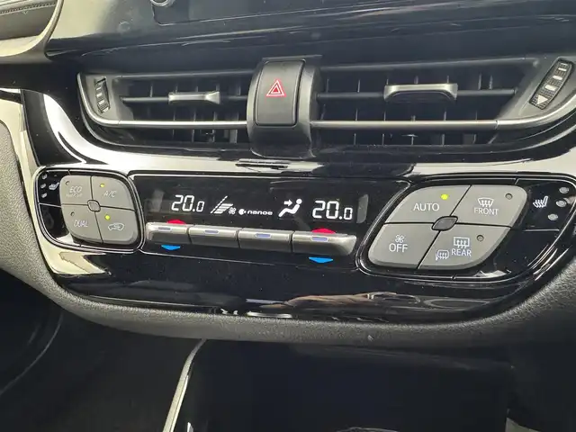 トヨタ Ｃ－ＨＲ G モード ネロ セーフティプラス 愛知県 2021(令3)年 5.5万km ホワイトパールクリスタルシャイン 純正コネクテッドナビ付ディスプレイオーディオ/パノラミックビューモニター/ドライブレコーダー連動デジタルインナーミラー/ビルトインETC2.0/ハーフレザーシート/シートヒーター（前席）/純正フロアマット/純正18インチアルミホイール/ブラインドスポットモニター/トヨタセーフティセンス/　　・プリクラッシュセーフティ/　　・レーダークルーズコントロール/　　・レーントレーシングアシスト/　　・レーンディバーチャーアラート/　　・ロードサインアシスト/　　・オートマチックハイビーム/インテリジェントクリアランスソナー/リヤクロストラフィックオートブレーキ/LEDヘッドライト/メーカーオプションボディカラー（ホワイトパールクリスタルシャイン）/スマートキー