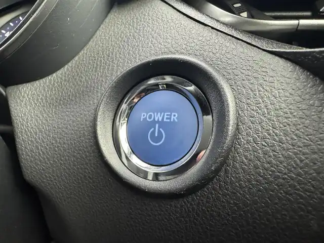 トヨタ Ｃ－ＨＲ G モード ネロ セーフティプラス 愛知県 2021(令3)年 5.5万km ホワイトパールクリスタルシャイン 純正コネクテッドナビ付ディスプレイオーディオ/パノラミックビューモニター/ドライブレコーダー連動デジタルインナーミラー/ビルトインETC2.0/ハーフレザーシート/シートヒーター（前席）/純正フロアマット/純正18インチアルミホイール/ブラインドスポットモニター/トヨタセーフティセンス/　　・プリクラッシュセーフティ/　　・レーダークルーズコントロール/　　・レーントレーシングアシスト/　　・レーンディバーチャーアラート/　　・ロードサインアシスト/　　・オートマチックハイビーム/インテリジェントクリアランスソナー/リヤクロストラフィックオートブレーキ/LEDヘッドライト/メーカーオプションボディカラー（ホワイトパールクリスタルシャイン）/スマートキー