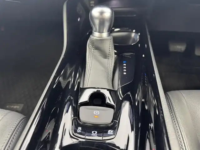 トヨタ Ｃ－ＨＲ G モード ネロ セーフティプラス 愛知県 2021(令3)年 5.5万km ホワイトパールクリスタルシャイン 純正コネクテッドナビ付ディスプレイオーディオ/パノラミックビューモニター/ドライブレコーダー連動デジタルインナーミラー/ビルトインETC2.0/ハーフレザーシート/シートヒーター（前席）/純正フロアマット/純正18インチアルミホイール/ブラインドスポットモニター/トヨタセーフティセンス/　　・プリクラッシュセーフティ/　　・レーダークルーズコントロール/　　・レーントレーシングアシスト/　　・レーンディバーチャーアラート/　　・ロードサインアシスト/　　・オートマチックハイビーム/インテリジェントクリアランスソナー/リヤクロストラフィックオートブレーキ/LEDヘッドライト/メーカーオプションボディカラー（ホワイトパールクリスタルシャイン）/スマートキー