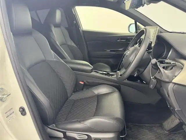 トヨタ Ｃ－ＨＲ G モード ネロ セーフティプラス 愛知県 2021(令3)年 5.5万km ホワイトパールクリスタルシャイン 純正コネクテッドナビ付ディスプレイオーディオ/パノラミックビューモニター/ドライブレコーダー連動デジタルインナーミラー/ビルトインETC2.0/ハーフレザーシート/シートヒーター（前席）/純正フロアマット/純正18インチアルミホイール/ブラインドスポットモニター/トヨタセーフティセンス/　　・プリクラッシュセーフティ/　　・レーダークルーズコントロール/　　・レーントレーシングアシスト/　　・レーンディバーチャーアラート/　　・ロードサインアシスト/　　・オートマチックハイビーム/インテリジェントクリアランスソナー/リヤクロストラフィックオートブレーキ/LEDヘッドライト/メーカーオプションボディカラー（ホワイトパールクリスタルシャイン）/スマートキー