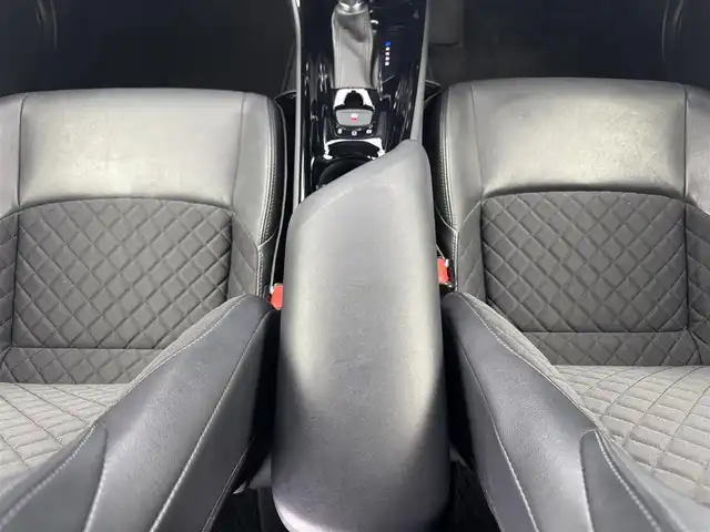 トヨタ Ｃ－ＨＲ G モード ネロ セーフティプラス 愛知県 2021(令3)年 5.5万km ホワイトパールクリスタルシャイン 純正コネクテッドナビ付ディスプレイオーディオ/パノラミックビューモニター/ドライブレコーダー連動デジタルインナーミラー/ビルトインETC2.0/ハーフレザーシート/シートヒーター（前席）/純正フロアマット/純正18インチアルミホイール/ブラインドスポットモニター/トヨタセーフティセンス/　　・プリクラッシュセーフティ/　　・レーダークルーズコントロール/　　・レーントレーシングアシスト/　　・レーンディバーチャーアラート/　　・ロードサインアシスト/　　・オートマチックハイビーム/インテリジェントクリアランスソナー/リヤクロストラフィックオートブレーキ/LEDヘッドライト/メーカーオプションボディカラー（ホワイトパールクリスタルシャイン）/スマートキー
