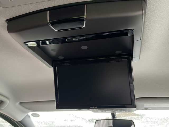 トヨタ ヴォクシー V 岩手県 2015(平27)年 3.6万km ブラック ALPINE9インチSDナビ/AM/FM/CD/DVD/Bluetooth/フルセグTV/バックカメラ/ビルトインETC/両側パワースライドドア/フリップダウンモニター(ALPINE)/クルーズコントロール/横滑り防止装置/アイドリングストップ/オートライト/オートハイビーム/LEDヘッドライト/フォグランプ/スマートキー/プッシュスタート/電動格納ミラー/社外17インチAW/社外フロアマット/レザーシートカバー/ドアバイザー/保証書/取扱説明書