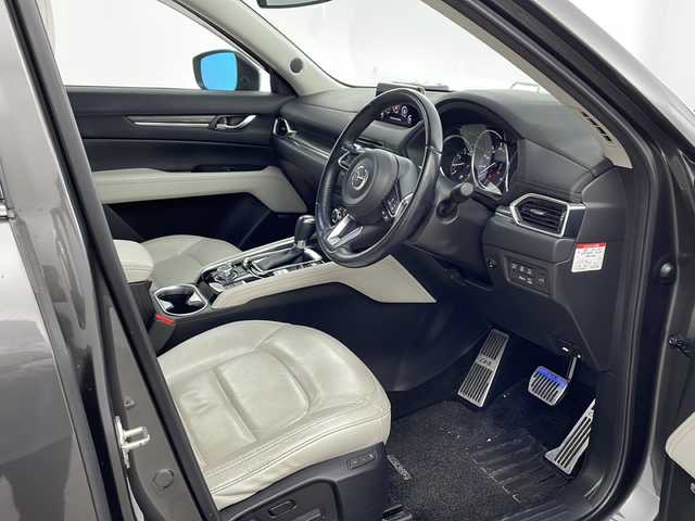 マツダ ＣＸ－５ 25S Lパッケージ 兵庫県 2017(平29)年 7.2万km マシーングレープレミアムM ・純正ナビ&TV&CD&DVD&BT&USB&AUX/・BOSEサウンドシステム/・バック＆サイドカメラ/・社外フリップダウンモニター/・衝突軽減ブレーキ/・レーンキープアシスト/・クリアナンスソナー/・レーダークルーズコントロール/・レザーシート/・前席パワーシート/・全席シートヒーター/・ステアリングヒーター/・ETC/・前後ドライブレコーダー/・パワーバックドア/・LEDライト/・純正19インチアルミホイール/・純正フロアマット/・革巻きステアリング/・電動パーキングブレーキ/・ブレーキホールド/・アイドリングストップ/・スマートキー/・プッシュスタート/・カーテンエアバック/・W＋サイドエアバック