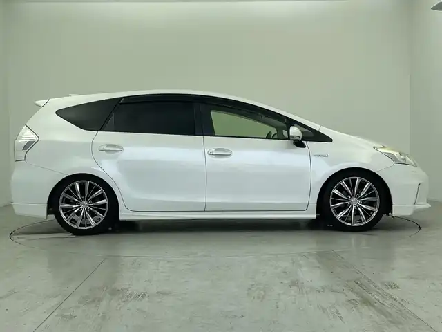 トヨタ プリウス α S ツーリングセレクション 愛知県 2013(平25)年 3.8万km ホワイトパールクリスタルシャイン ALPINE8型ナビ/・Bluetooth/・CD/DVD/・フルセグテレビ/バックカメラ/スマートキー/エンジンプッシュスタートボタン/純正フロアマット/ＥＴＣ/オートライト/キセノンヘッドライト/Ｗ/サイドエアバッグ