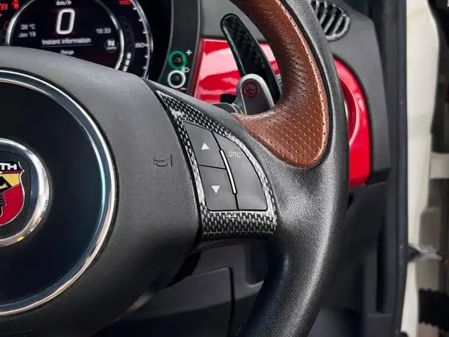 アバルト ５９５Ｃ ツーリズモ 山梨県 2015(平27)年 5.4万km 白Ⅱ 純正CDオーディオ/デジタルインナーミラー/MT DRACOスポーツスプリング/パドルシフト/KAROフロアマット/BOSE/リアコーナーセンサー/キセノン/ETC/純正16インチAW/リモコンキー