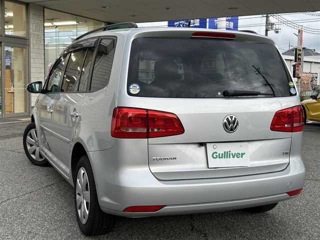 フォルクスワーゲン ゴルフ トゥーラン TSI コンフォートライン 兵庫県 2014(平26)年 3.6万km シルバー ワンオーナー/社外ＳＤナビ/・TV/AM/FM/CD/DVD/ＥＴＣ/バックカメラ/横滑り防止/クルーズコントロール/３列シート/シートアレンジ/ＡＢＳ/オートライト/プリクラッシュ/イモビライザー/保証書/取扱説明書