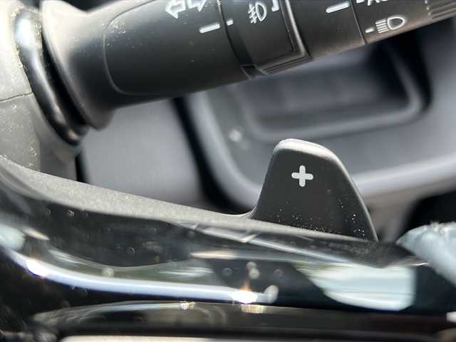 ホンダ ステップワゴン スパーダ eHEV 大阪府 2022(令4)年 6.1万km プラチナホワイトパール 衝突軽減　純正１１.4インチナビ フリップダウンモニター　両側パワースライドドア　ＢＳＭ　レーダークルーズコントロール　マルチビュー　プラズマクラスター　デュアルエアコン　運転支援　コーナーセンサー　電動リアゲート　前列シートヒーター　フルセグテレビ　オットマン　プッシュスタート　パワーバックドア　ETC　LEDヘッドライト　スマートキー　ハーフレザーシート